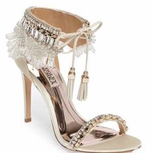 ISO Bagley Mischka Katrina Heels